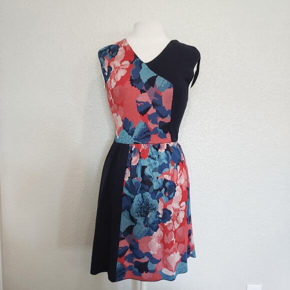 leifsdottir Dresses & Skirts - Leifsdottir Colorful Knit Sleeveless Floral Dress Size 8